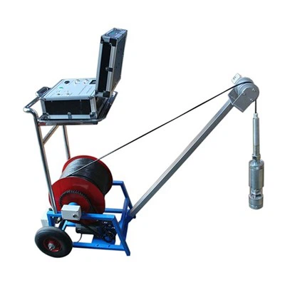 무선 유정 검사 카메라의 배터리는 어떻게 충전하나요?